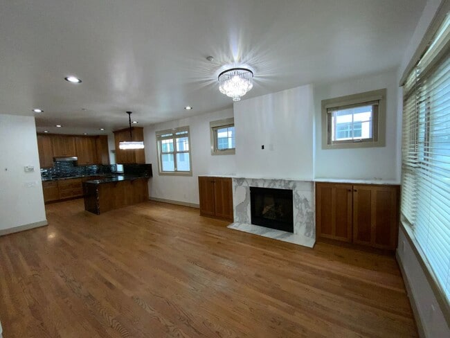 Building Photo - 445  E Avenue