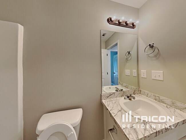 Building Photo - 487 Kinsley Wy
