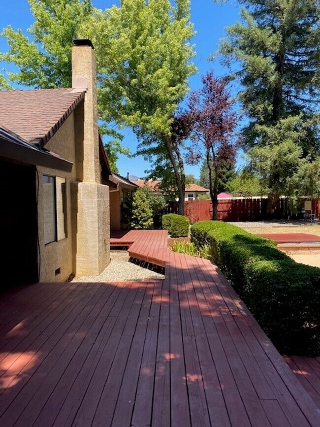 Building Photo - Westside Home w/ Pool
