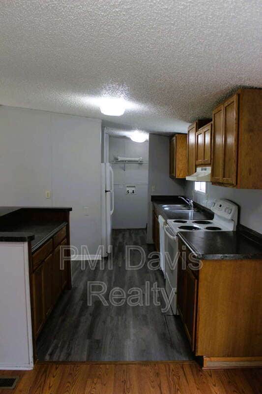 Building Photo - 4687 Mayflower St