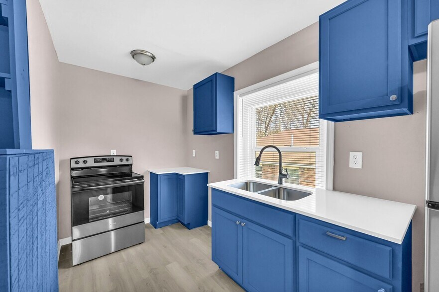 Building Photo - 597 Mary St SW
