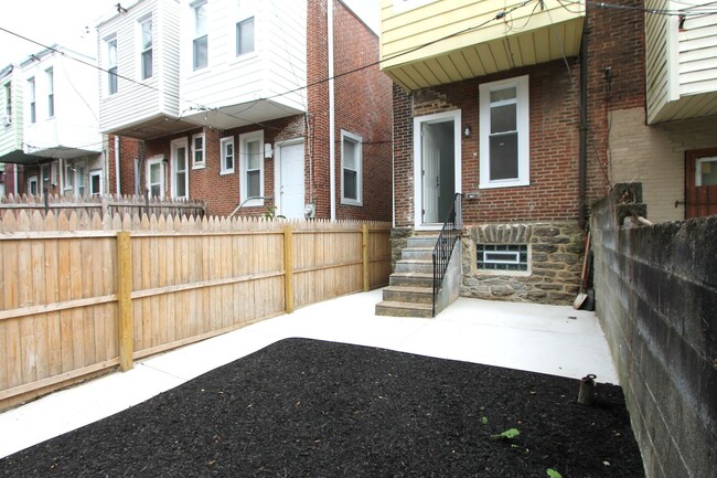 Building Photo - 103 E Coulter St