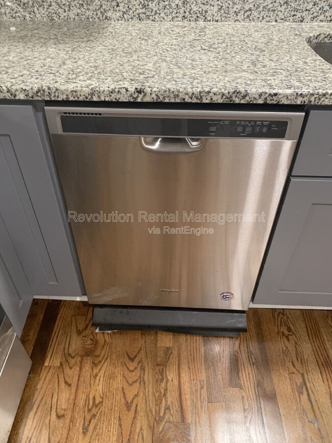 Building Photo - 2869 Rockcliff Rd SE