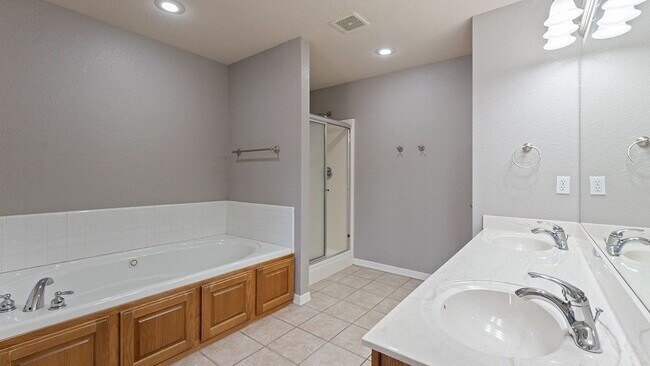 Building Photo - Quiet Family-Friendly Home