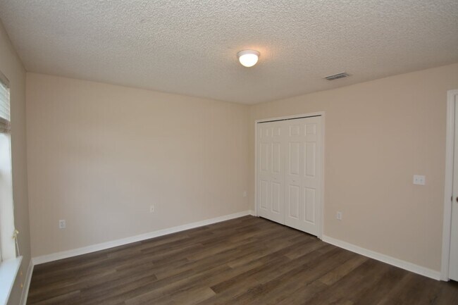 Building Photo - 47 Buttermill Dr