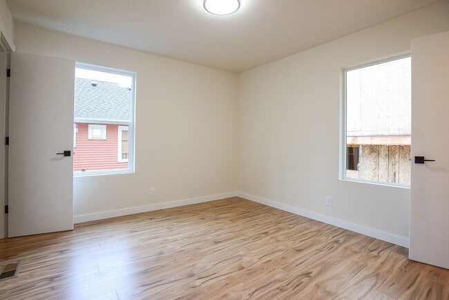 Building Photo - Beautiful 4 bedroom home in Ballard