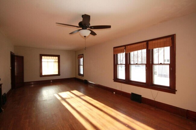 Building Photo - 910 / 912 N 4th St