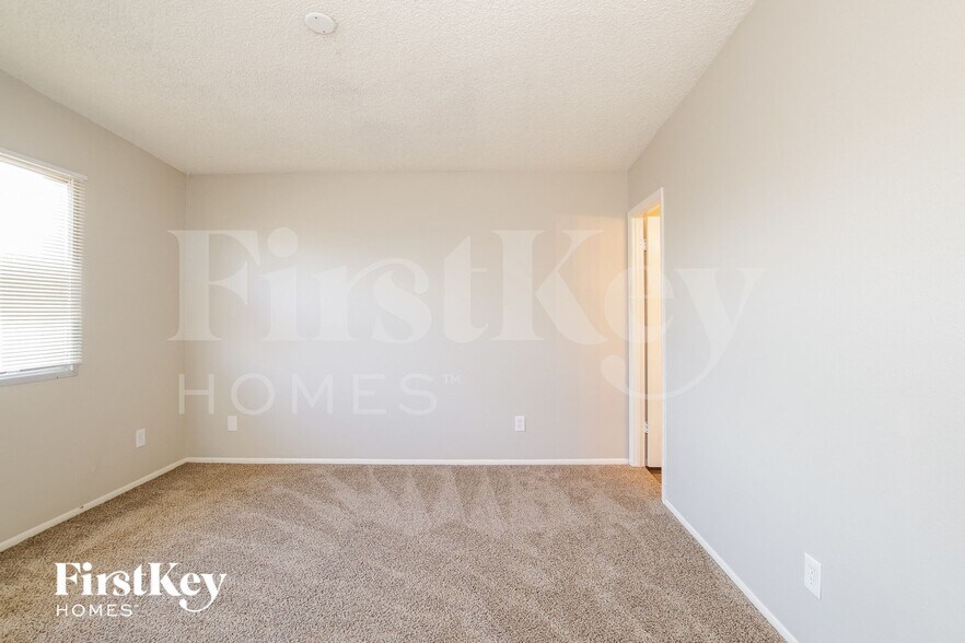 Building Photo - 3341 W Desert Cove Ave