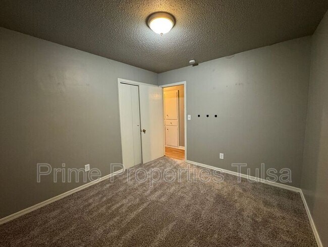 Building Photo - 10853 E 33rd Pl
