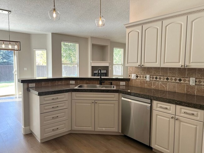 Building Photo - Lochsa Falls 5 Bedroom Home with Private B...