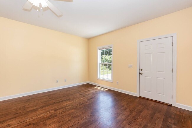 Building Photo - Nice 1 bed/1 bath duplex minutes from downtown Raleigh