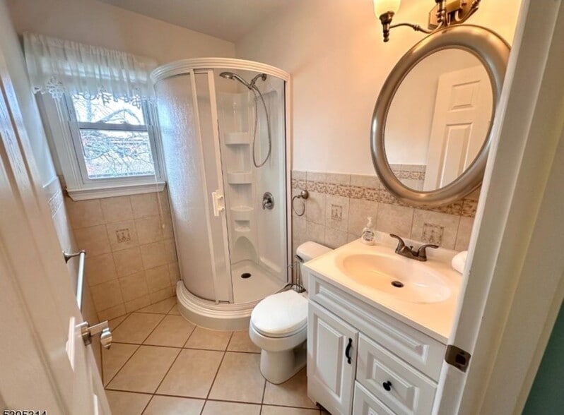 Building Photo - 228 S 16th Ave