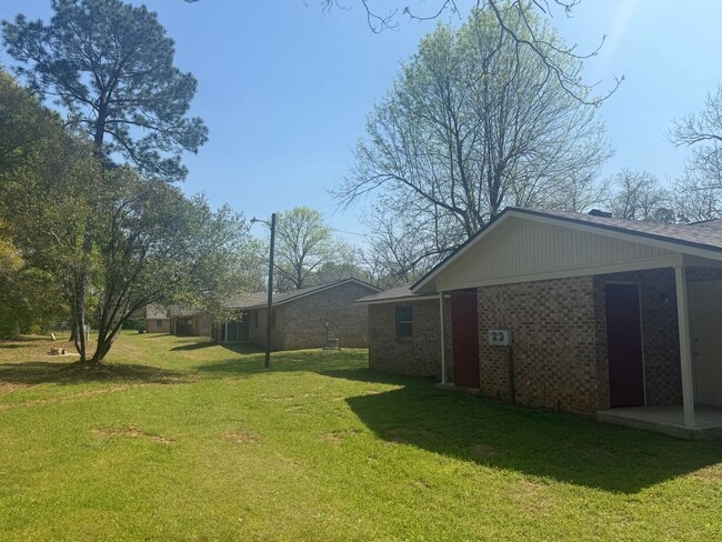 Building Photo - 348 Schley Dr