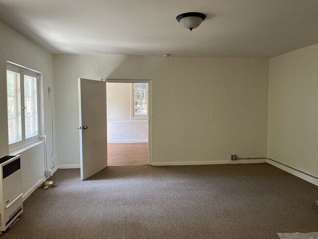 Living Room - 3113 Raymond Ave