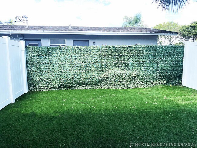 Building Photo - 425 SW 18th Ave