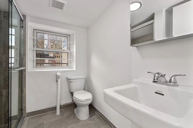 Building Photo - 369 W 36th St.