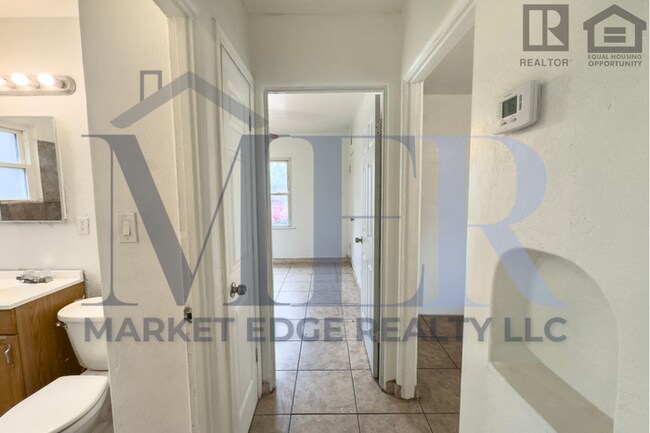 Building Photo - 2Bed/1Bath House at AZ-202/24th St! Ready for Immediate Move-In! -- NO HOA! RV PARKING!