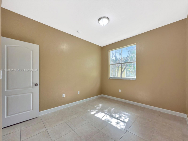 Building Photo - 1666 SE 27th Ct