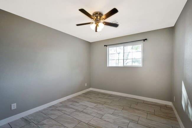 Building Photo - Spacious 6-Bedroom, 3-Bath Pool Home Near ASU Campus