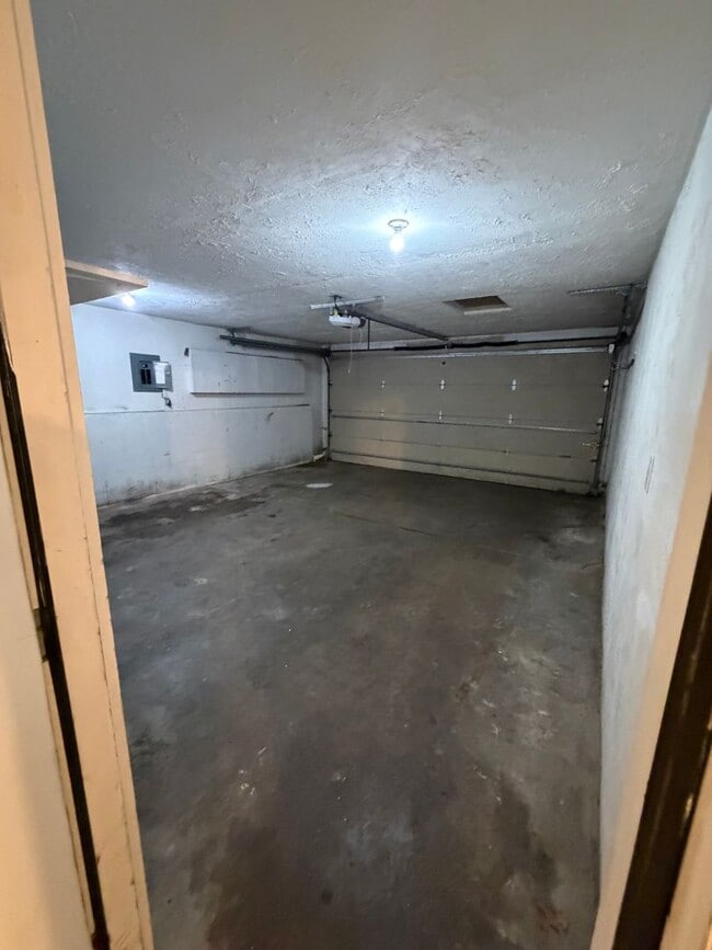 Building Photo - 3 Bed/2 Bath in Iowa City