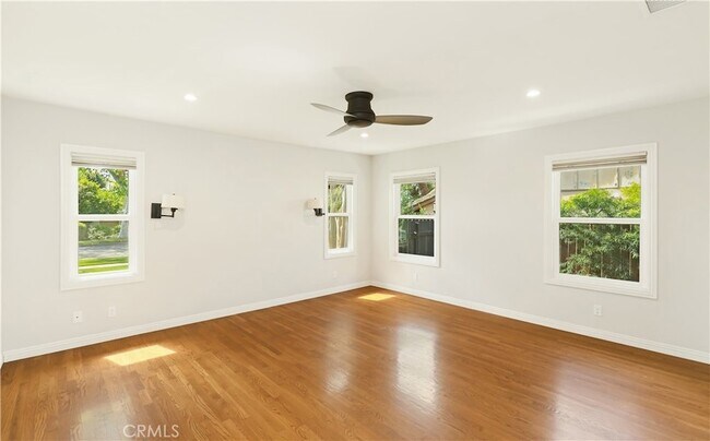 Building Photo - 933 W Riviera Dr