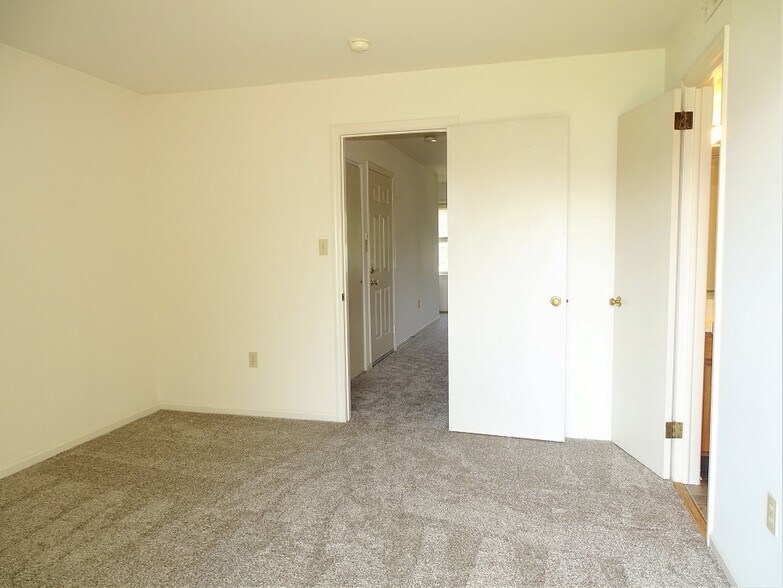 Building Photo - 677 Brunnerville Rd