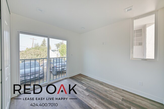 Building Photo - 2132 Cove Ave