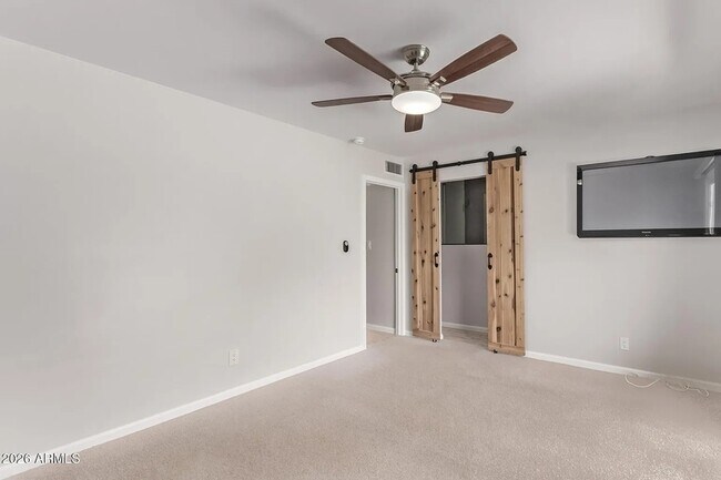 Building Photo - 3710 E Altadena Ave