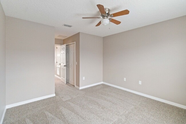 Building Photo - Beautiful Two Story 3/2.5 Town Home w/ Loft & Screened Porch in St. Cloud