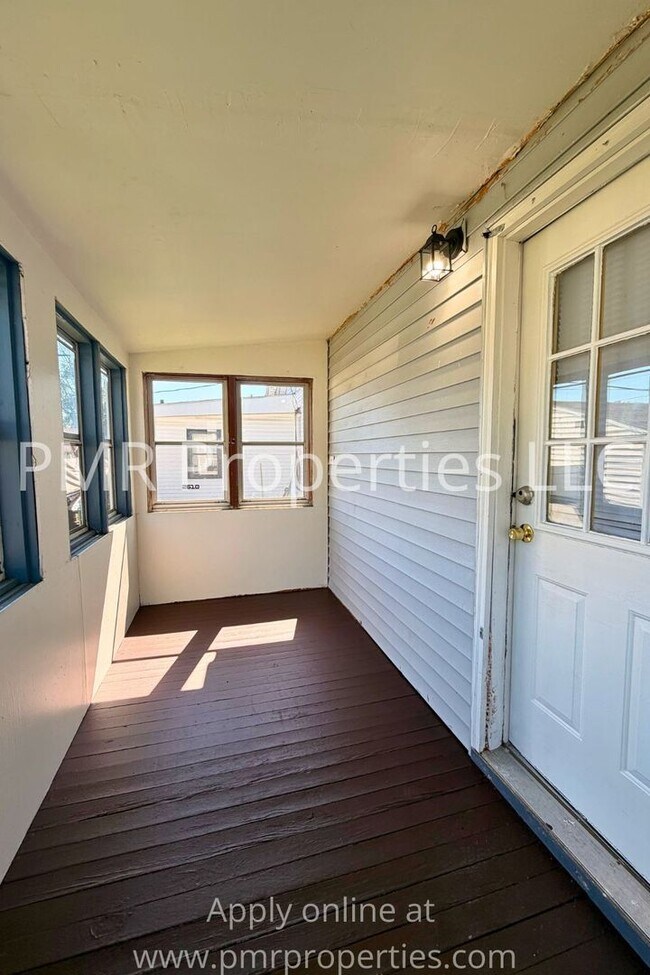 Building Photo - 2Bedrooms / 1 Bathroom House