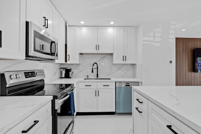 Building Photo - 871 NW 23rd Terrace