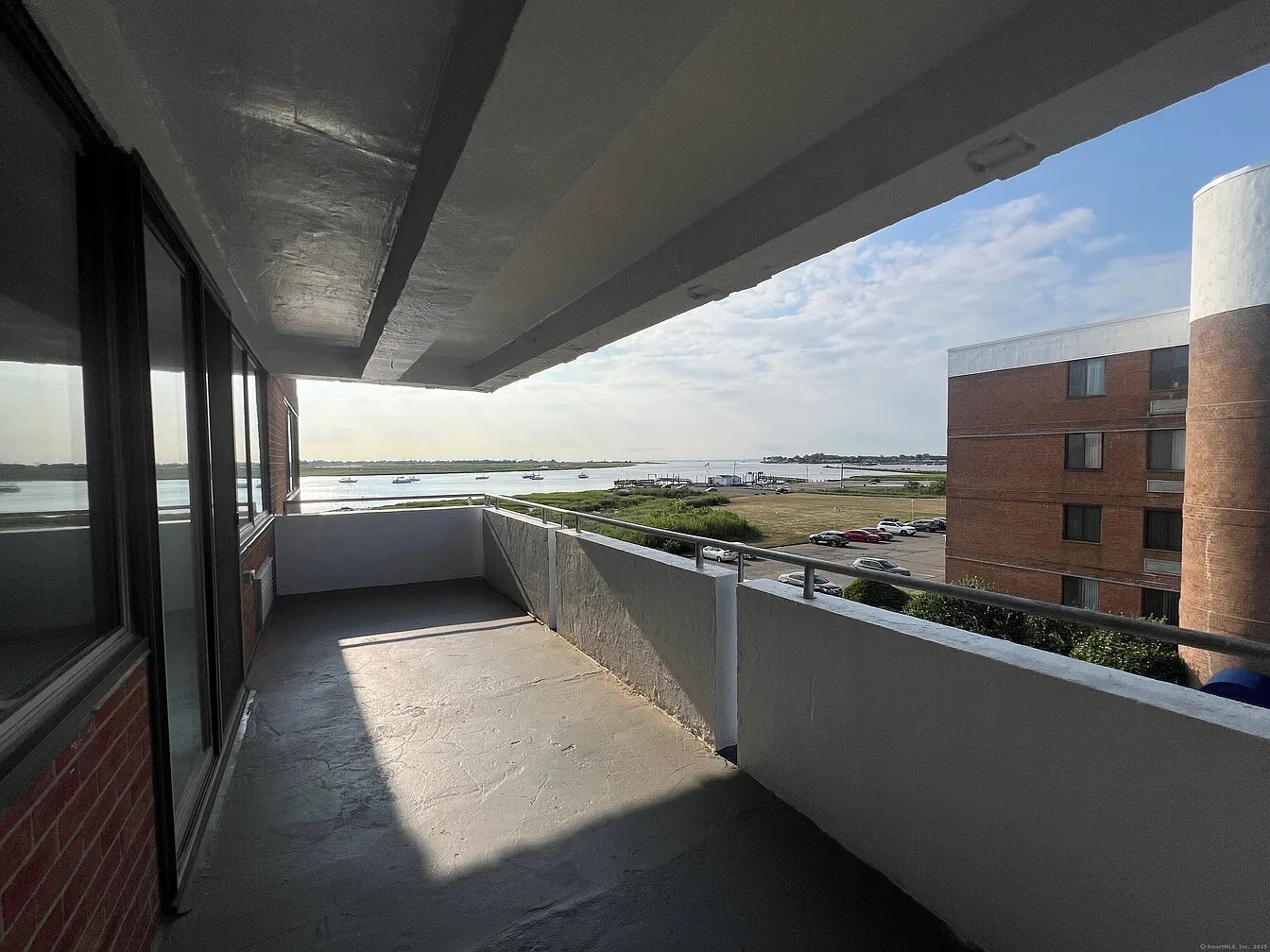 Building Photo - 1460 Elm St