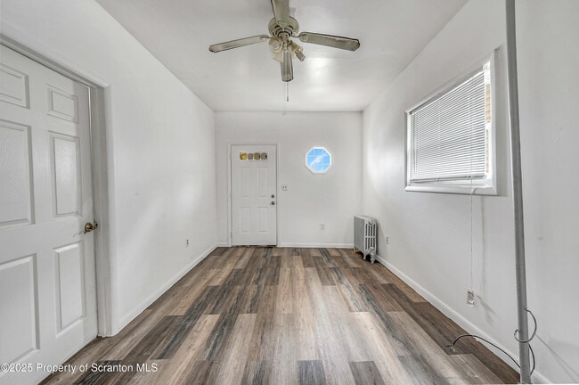 Building Photo - 367 N Bromley Ave