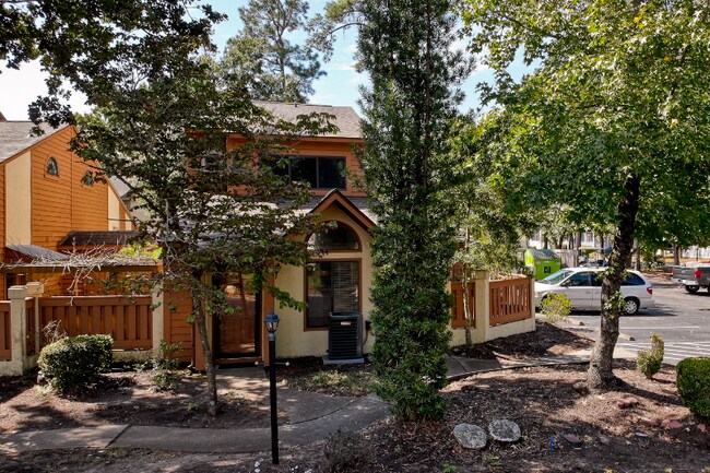 Building Photo - 617 13th Ave S