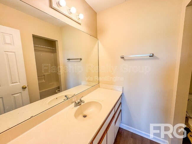 Building Photo - 5180 Deveron St