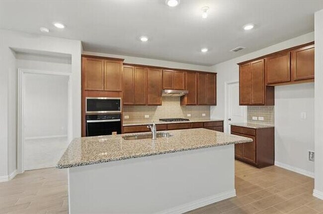 Building Photo - 1321 Caulfield Pl