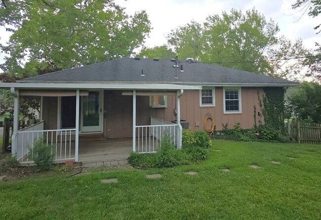 Building Photo - 4 Bed, 2 Bath House with 2-Car GARAGE!!