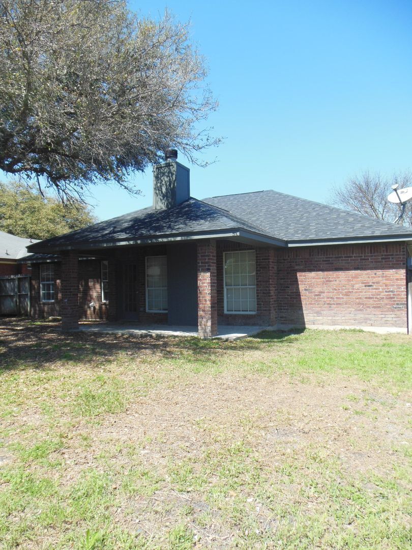 Building Photo - 4106 Fawn Dr