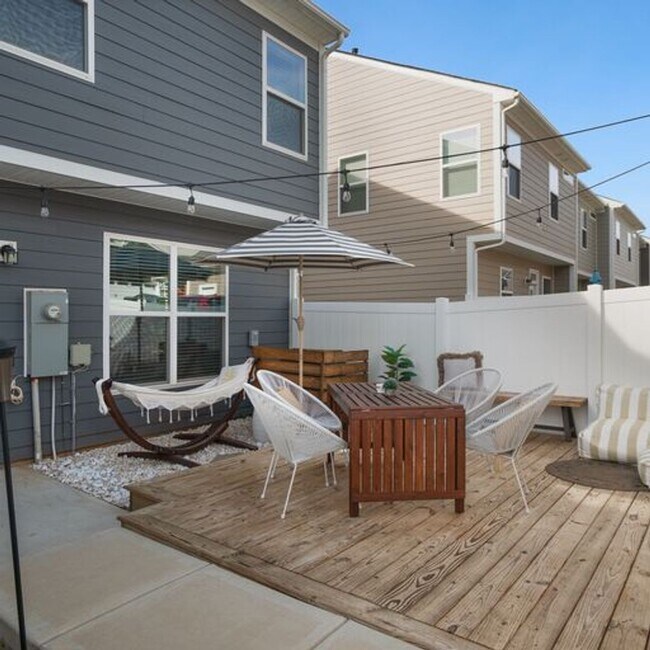 Building Photo - Move-In Ready, End Unit Two Story Townhome...