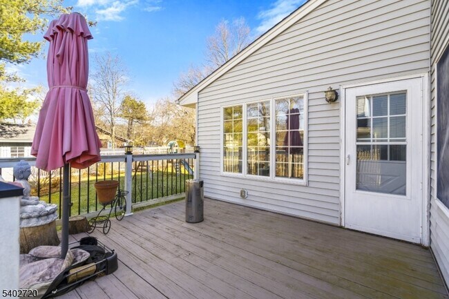 Building Photo - 6 Hoagland Ct