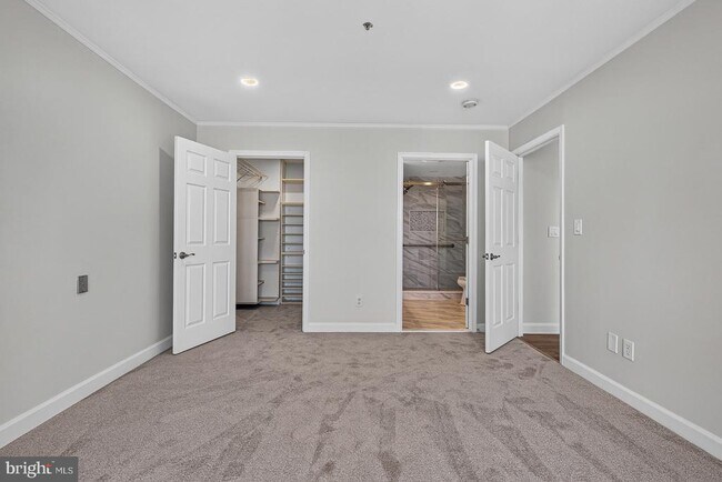 Building Photo - 100 Harborview Dr