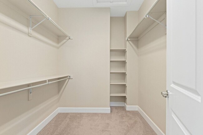 Building Photo - Evolve Real Estate: Evolve Real Estate: Meticulous Executive 4 Bedroom Plus Den Plus Finished Bas...