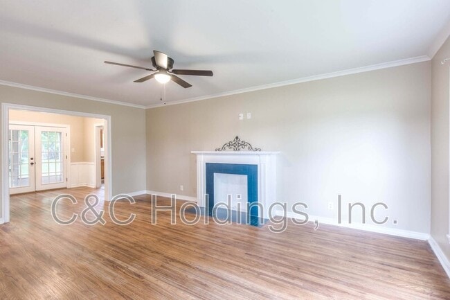 Building Photo - 1446 S Erie Ave