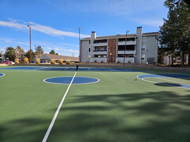 Building Photo - Spacious 2 Bedroom 2 Bath Condo - Close To Buckley AFB, DIA, DTC - Garage