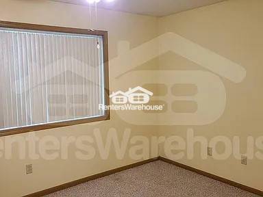 Building Photo - 135 A North St W