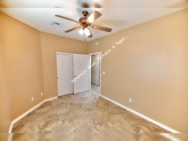 Building Photo - 606 W Woodfield Ct