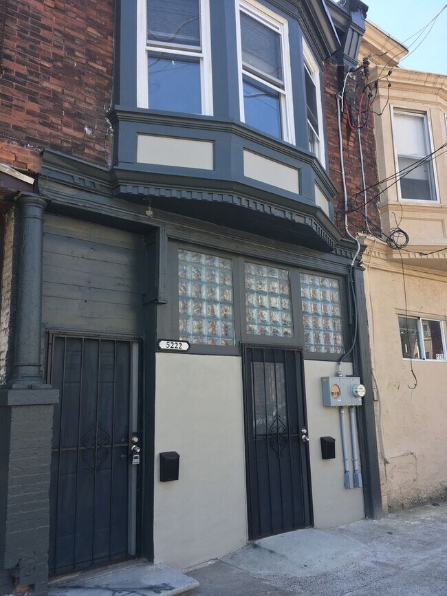 Building Photo - 5222 W Girard Ave