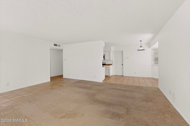 Building Photo - 8120 Ruidoso Rd NE