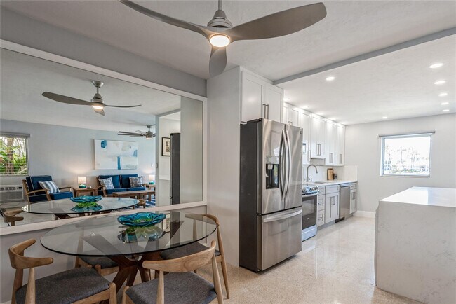 Building Photo - 561 Bayshore Dr