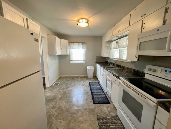 Building Photo - Spring Into Savings! Sign your lease now and get 50% OFF March Rent!